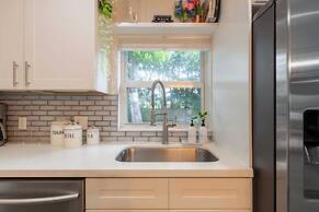 Charlies Place by Avantstay Hot Tub, Deck, Yard