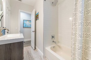 Charlies Place by Avantstay Hot Tub, Deck, Yard