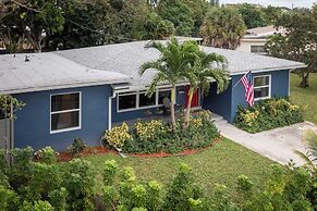 Charlies Place by Avantstay Hot Tub, Deck, Yard