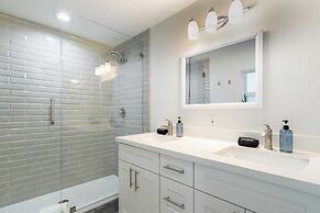 Charlies Place by Avantstay Hot Tub, Deck, Yard