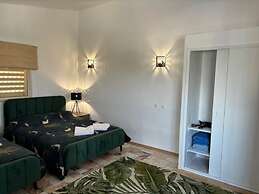 Inviting 4-bed Villa in Guia