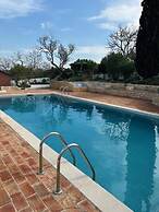 Inviting 4-bed Villa in Guia