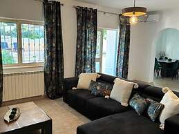 Inviting 4-bed Villa in Guia