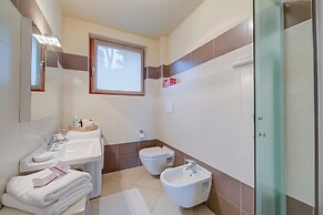 La Casa di Gioia - Shared Pool & View