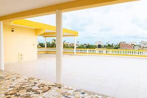 House 5 Mins From the Beach, 15 Mins From the Airport