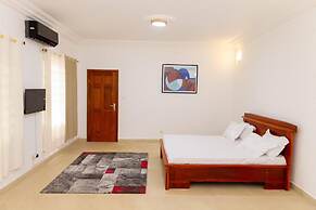 House 5 Mins From the Beach, 15 Mins From the Airport