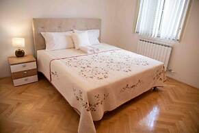 Isabell - With Swimming Pool - H