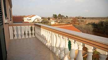 Isabell - With Swimming Pool - H