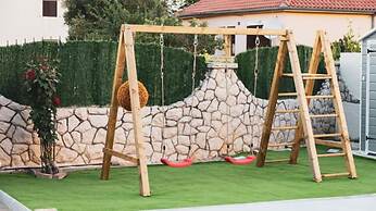 Isabell - With Swimming Pool - H