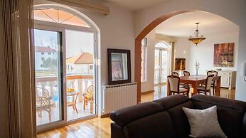 Isabell - With Swimming Pool - H