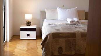 Isabell - With Swimming Pool - H