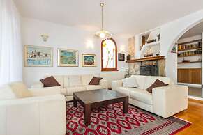 Sea Front - With Pool - H