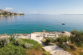 Sea Front - With Pool - H