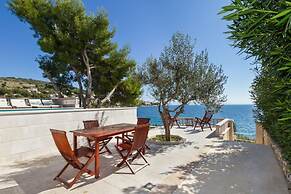 Sea Front - With Pool - H