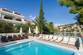 Sea Front - With Pool - H