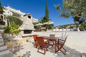 Sea Front - With Pool - H