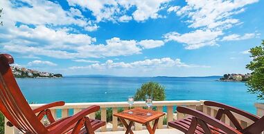 Sea Front - With Pool - H