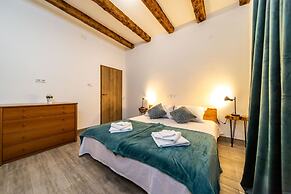 Galic - Stylish Getaway - H