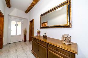 Galic - Stylish Getaway - H