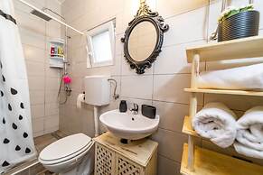 Galic - Stylish Getaway - H