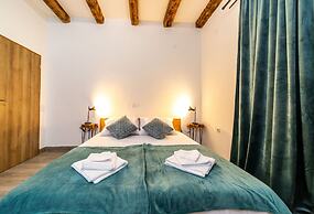 Galic - Stylish Getaway - H