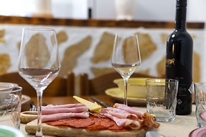 Galic - Stylish Getaway - H