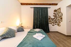 Galic - Stylish Getaway - H