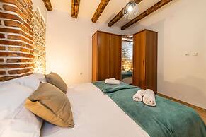 Galic - Stylish Getaway - H