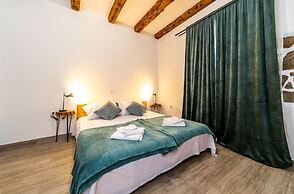 Galic - Stylish Getaway - H