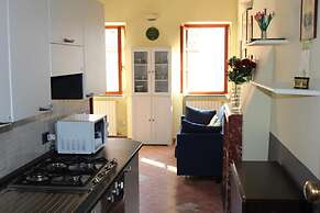 Loft Angela, Delizioso Bilocale con Soppalco, Centralissimo a Pietrasa