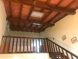 Loft Angela, Delizioso Bilocale con Soppalco, Centralissimo a Pietrasa