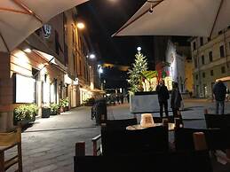 Loft Angela, Delizioso Bilocale con Soppalco, Centralissimo a Pietrasa