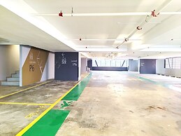 KLCC Modern Musical Sty 5Pax Scarletz Suite