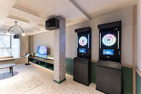 KLCC Modern Musical Sty 5Pax Scarletz Suite