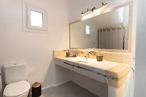 Villa Mira Paros  Luxury Suites
