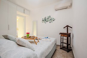 Mono Le Vele 700m From The Beach