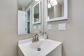 5 Mi to Ski Resort: Mtn-view Townhome in Dillon