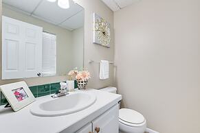 5 Mi to Ski Resort: Mtn-view Townhome in Dillon