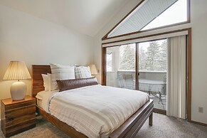 Walk to Chairlifts: Breck Condo w/ Private Patio