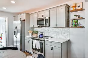 Newly Updated Home ~ 3 Mi to Downtown Charlotte!