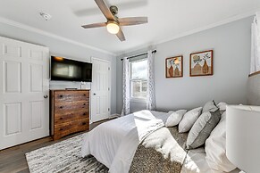 Newly Updated Home ~ 3 Mi to Downtown Charlotte!