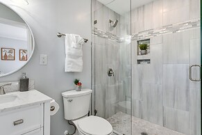 Newly Updated Home ~ 3 Mi to Downtown Charlotte!