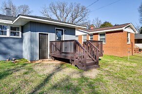 Newly Updated Home ~ 3 Mi to Downtown Charlotte!