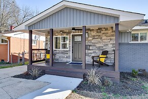 Newly Updated Home ~ 3 Mi to Downtown Charlotte!