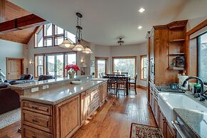 Pine Mountain Club Cabin w/ Private Deck & Views!