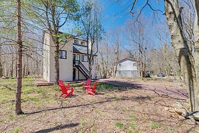 Lake & Pool Access: Poconos Retreat in Tobyhanna!