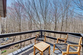 Lake & Pool Access: Poconos Retreat in Tobyhanna!