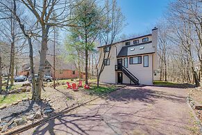 Lake & Pool Access: Poconos Retreat in Tobyhanna!