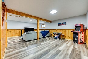 Lake & Pool Access: Poconos Retreat in Tobyhanna!