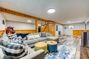 Lake & Pool Access: Poconos Retreat in Tobyhanna!